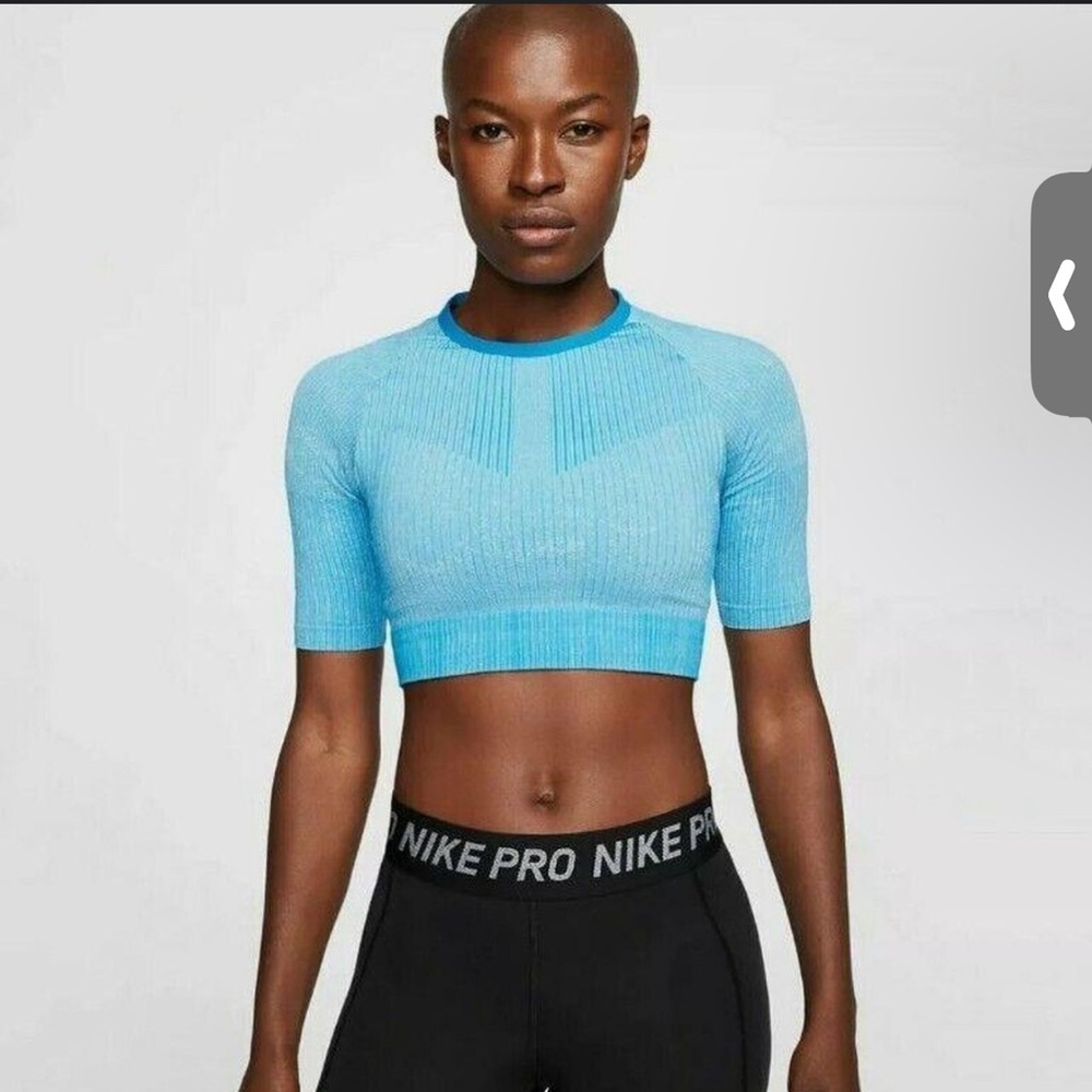 **NEW** Nike training crop top a Tight Fit Size Small NEW WITH TAGS